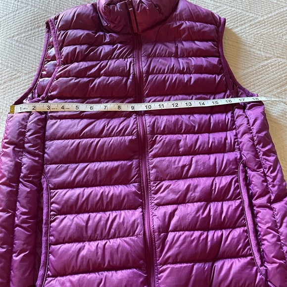 UNI QLO Ultra light down vest￼ - Picture 6 of 7